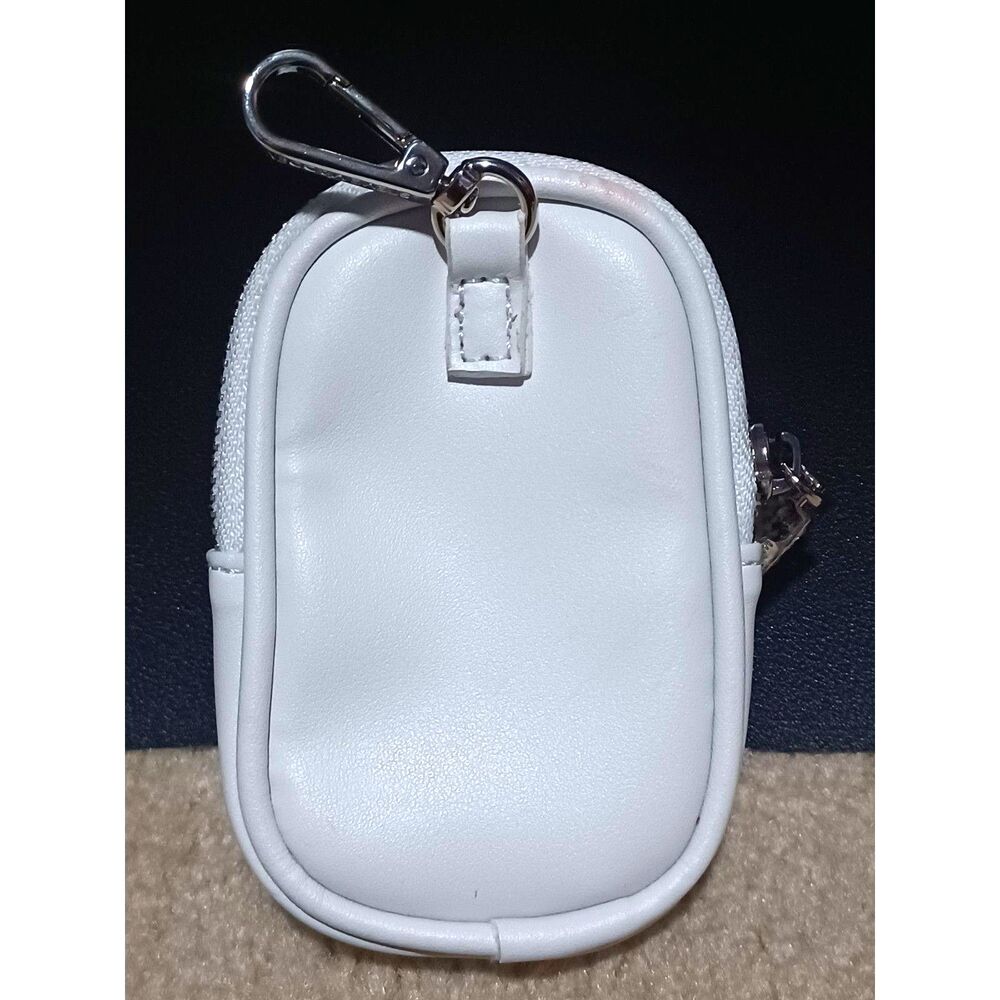 STEVE MADDEN White Keychain Pouch w/ Silver Clip - Picture 2 of 4